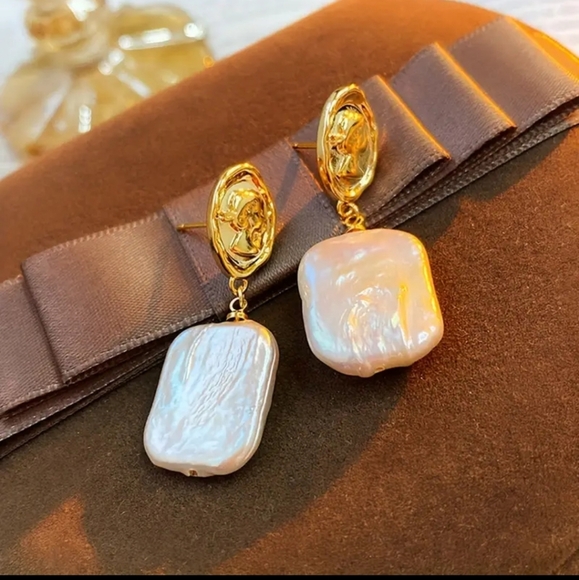 Elegant Dangle Earrings 18k Gold Plated Inlaid Freshwater Baroque Pearl. - Picture 6 of 6